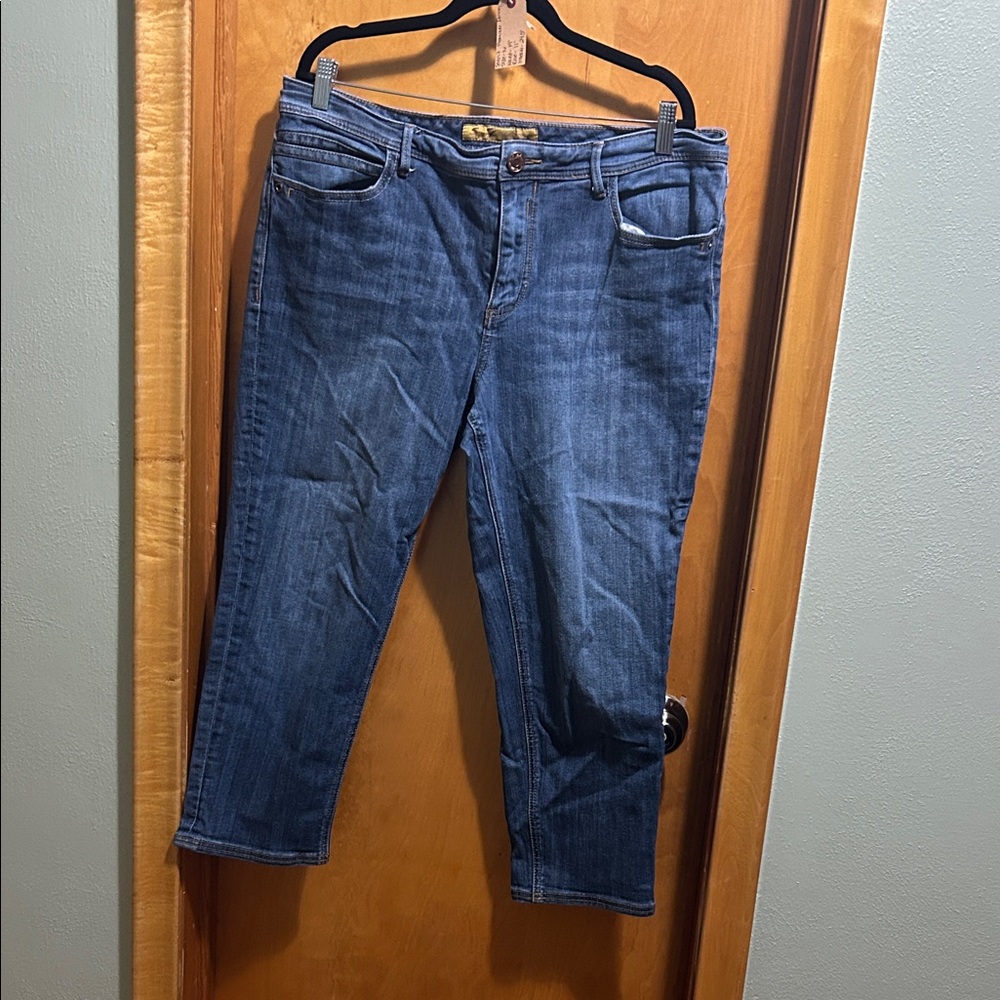 Seven7 Women's Straight Leg Capris